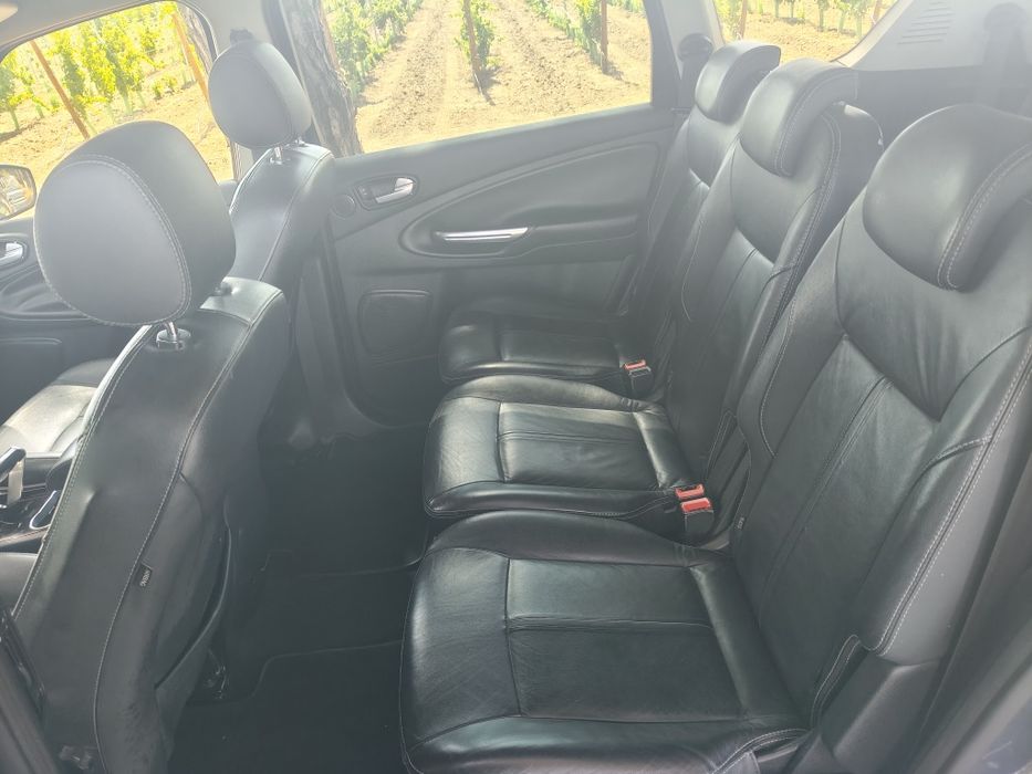 Ford S-Max — fotografia 9