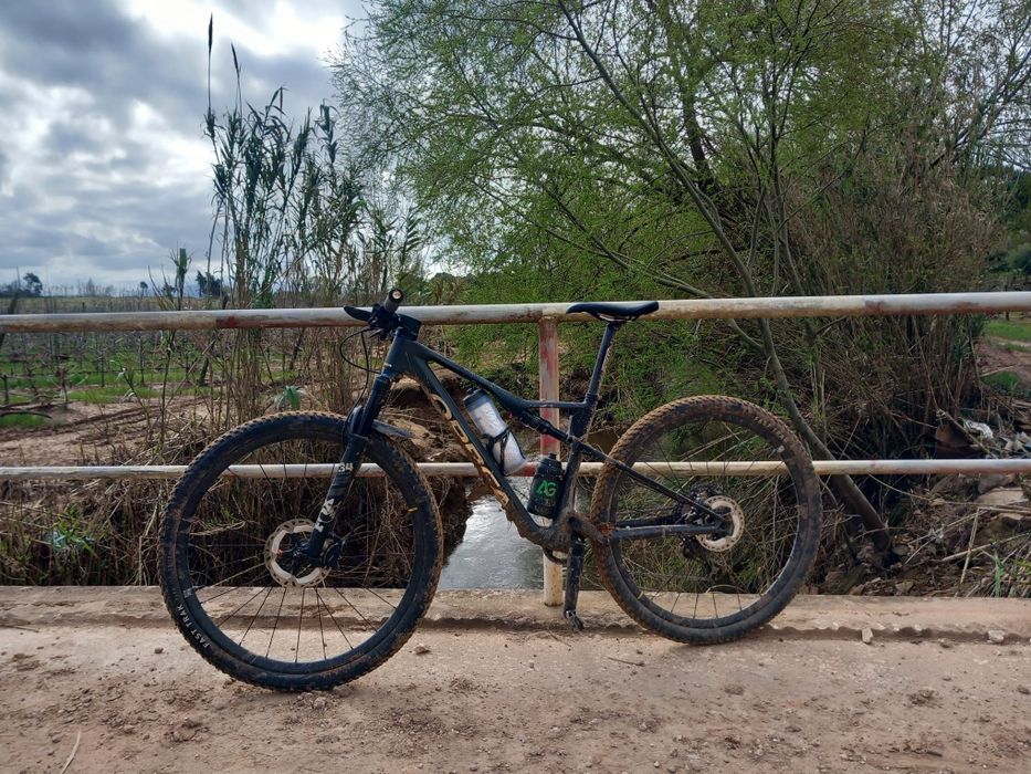 Bicicleta btt Orbea Oiz 2024 rodas mavic slr carbon