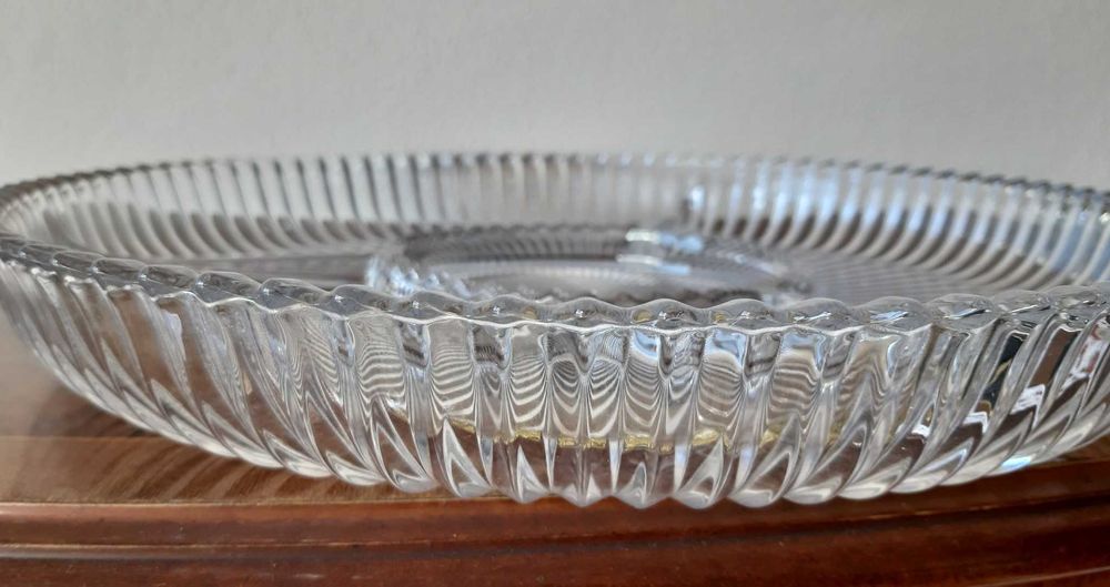 Grande Prato Lapidado para aperitivos em Cristal