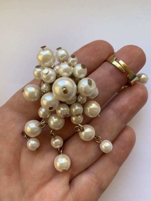 Набор на свадьбу, выпускной, праздник - брошь и кольцо "под жемчуг"