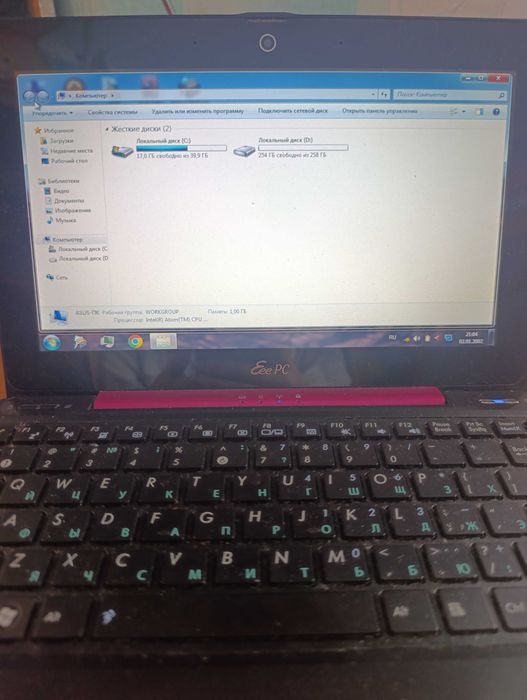 Продається б/у рожевий ноутбук Asus