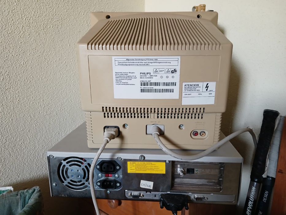 Computador antigo Philips + monitor + teclado