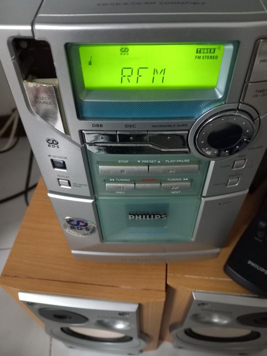 Aparelho de música Philips (Avariado) + 2 colunas Philips