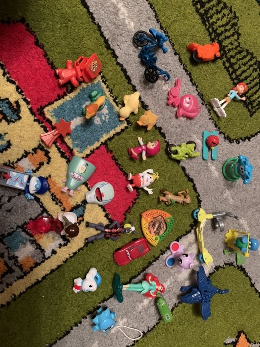 Іграшки з kinder surprise