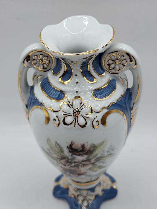 Porcelanowy wazonik Royal Dux