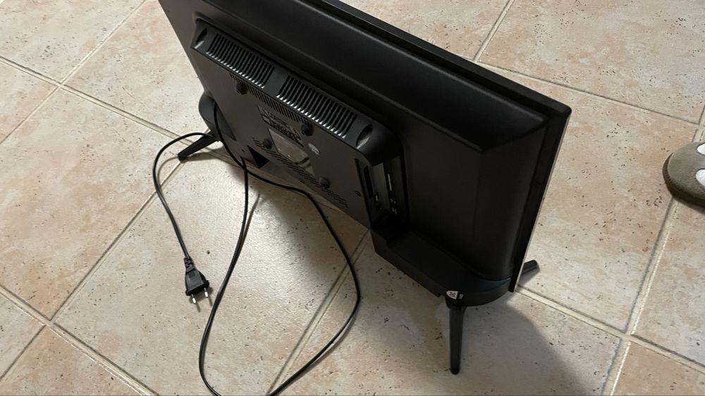 Tv Silver 24” com comando