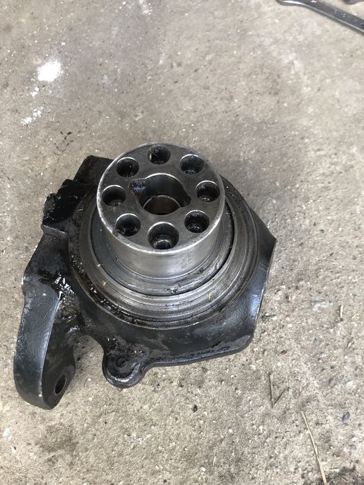 Zwrotnica 18864  piasta 18522 case 5120 carraro