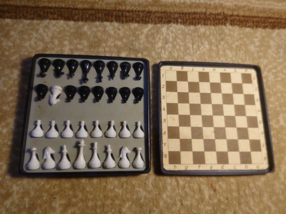 Два дорожных мини наборов: Шашки, шахматы, домино и кости