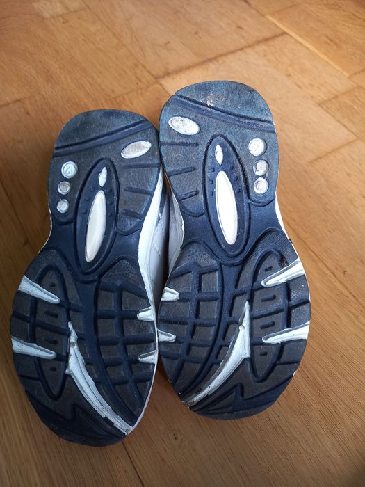 Buty sportowe r. 31 dł. wkł.20 cm