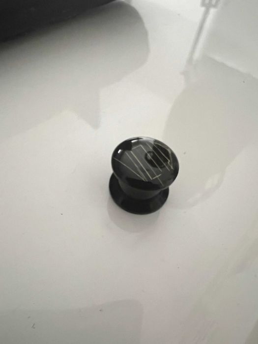 Caixa com set de piercings e plugs