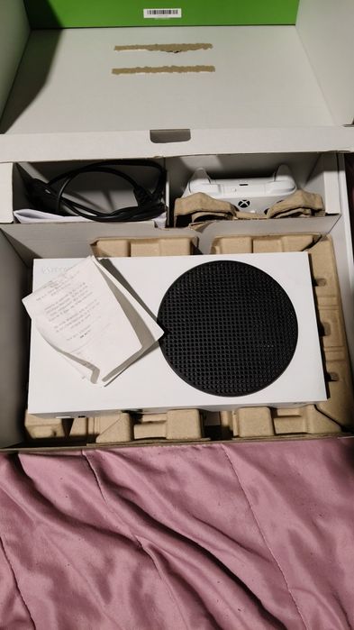 Xbox Series S 512GB – Como Novo (Na Garantia com Fatura)