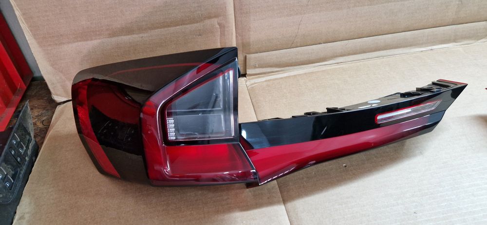 Lampa tył tylnia bmw u11 x1 komplet