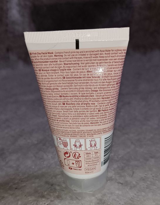 Maseczka do twarzy z różową glinką