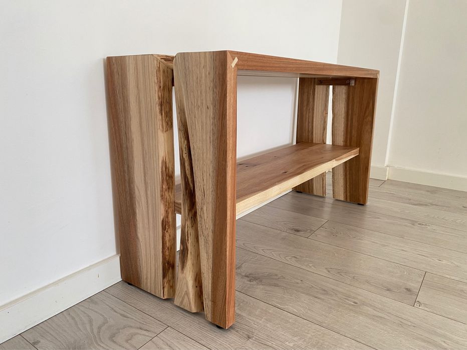 Sapateira em madeira maciça – feita à medida