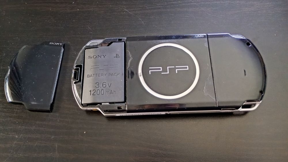 PSP Sony (cartão 6G+8Jogos+acessórios)