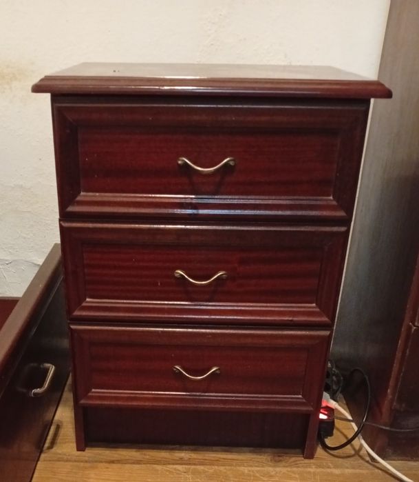 Vendo cama de em Madeira maciça