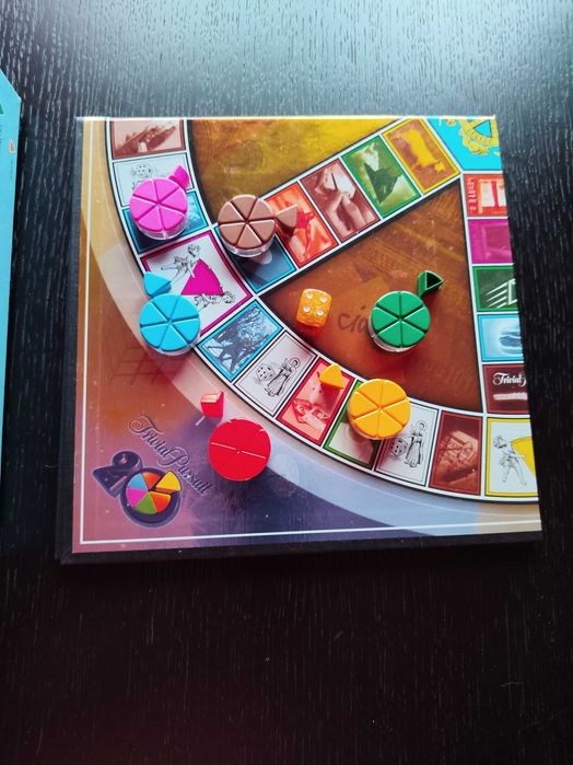 jogo trivial pursuit + jogo de xadrez