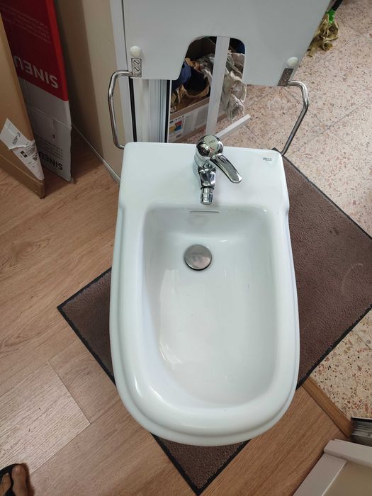 Bidé da Roca c/ torneira e tampa