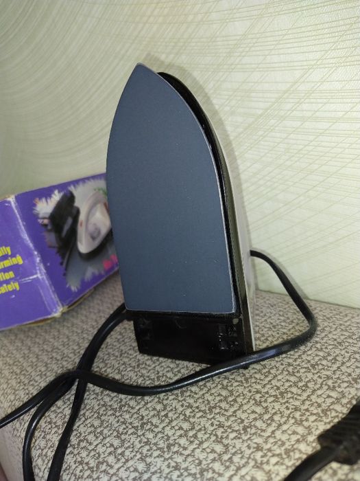 Мини - утюг : Mini Travel Iron KT-312. Не рабочий.