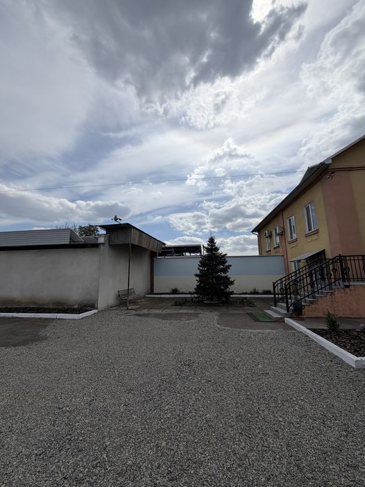 Здається склад ангари  закрита територія