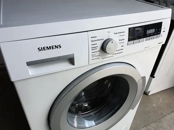 Пральна машина siemens wm14q49u
