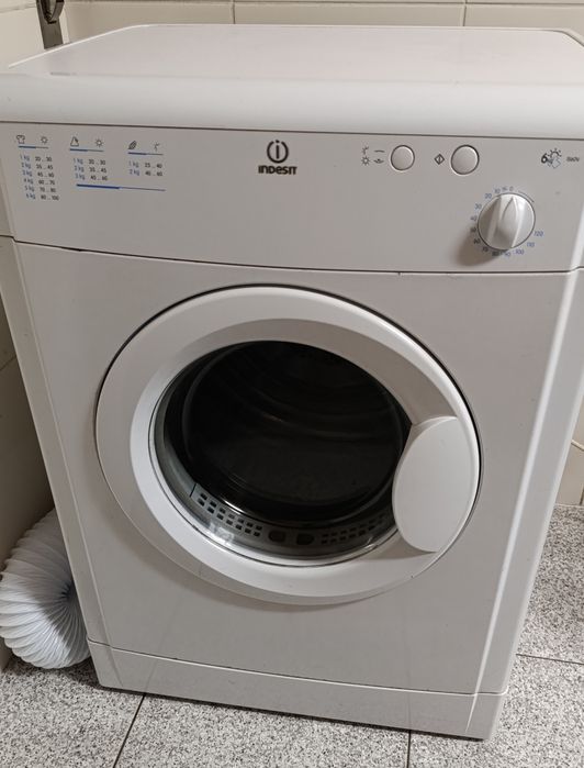 Máquina de secar roupa