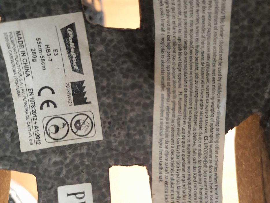 2 capacetes usados