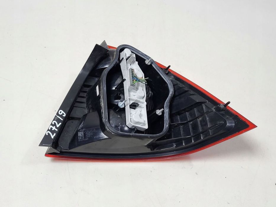 Ford Focus II mk2 04-12 sedan lewa tylna lampa
