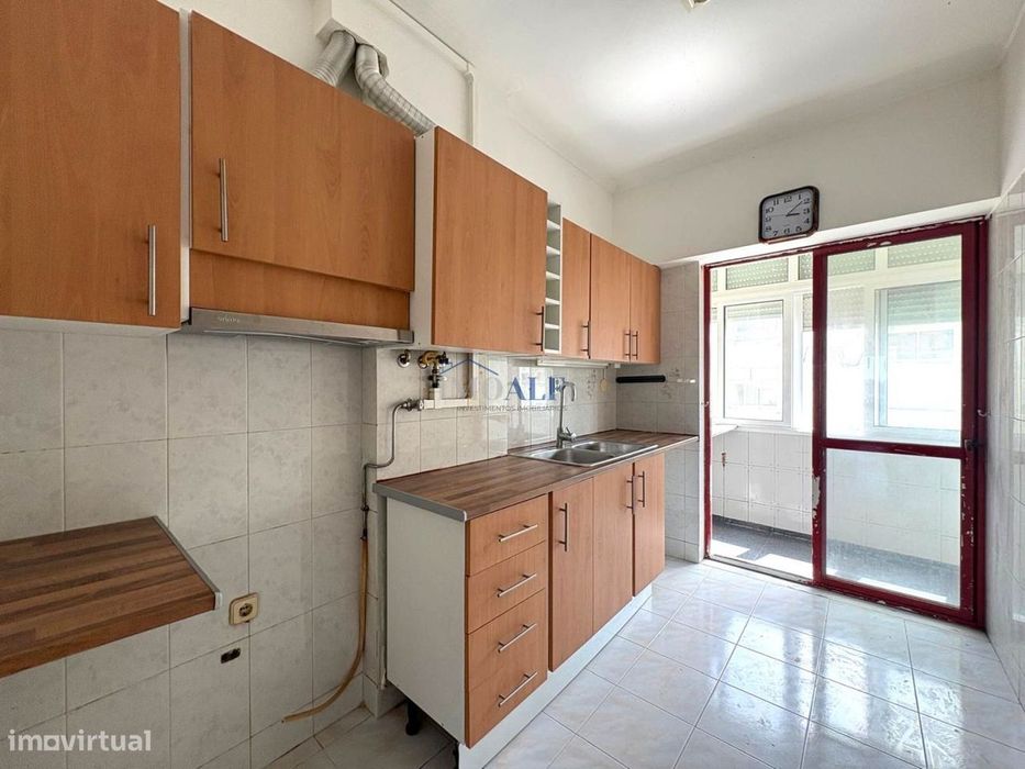 Apartamento T3+1 duplex Arrentela, junto a transportes