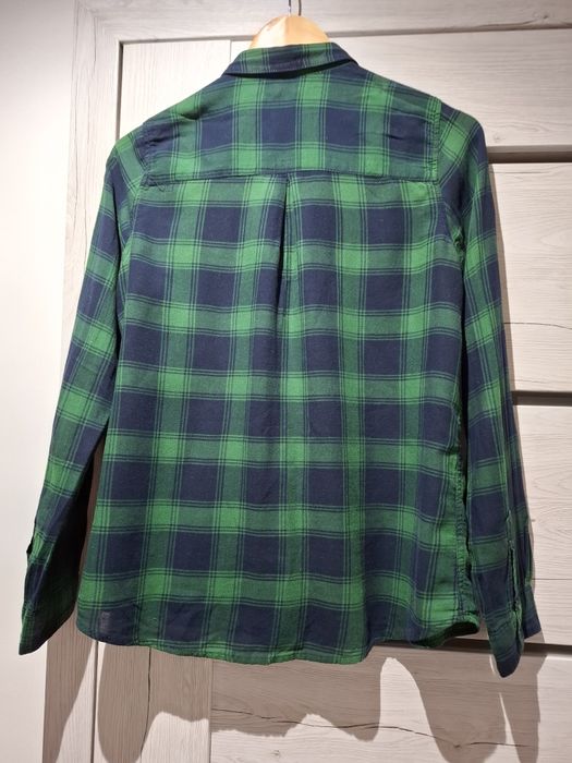 Koszula damska w kratę zielono-granatowa.