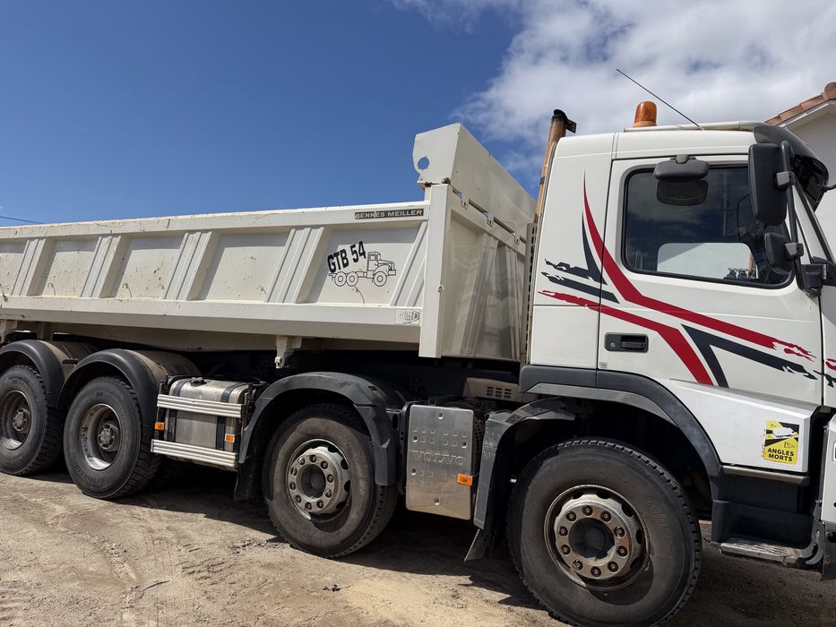Volvo Fmx 460 8x4 com bascúla