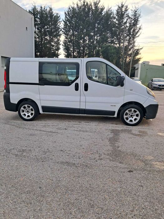 Renault Trafic 2.0 dCi 6 lugares 6 velocidades