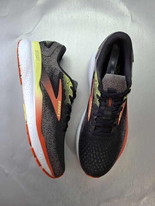 Кроссовки Brooks Ghost 16  Black Mandarin Red