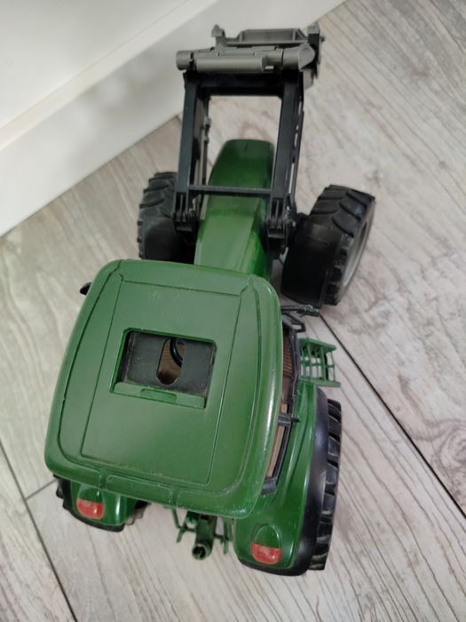 Traktor John Deere z turem