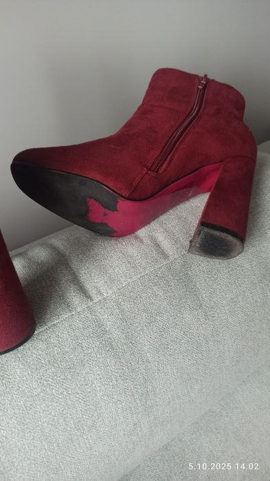 Stylowe bordowe botki z ekozamszu – rozmiar 37