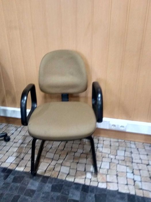 4 pecas Mobiliario de escritorio HANDY +2 cadeiras em excelente estado