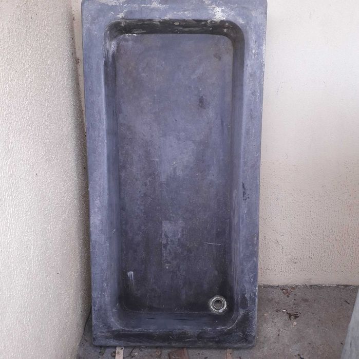 Banca de pedra maciça em lousa preta