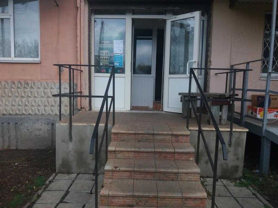 Продаж нежитлового приміщення Харківська обл., м. Лозова, смт Панютине, вул. Слобожанська (Комінтерну), 26