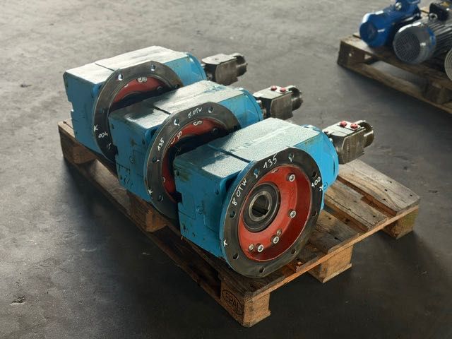 PRZEKŁADNIA WALCOWA dużej mocy hydrauliczna BREVINI BPH213K z silnikiem hydraulicznym brevini arf200g25