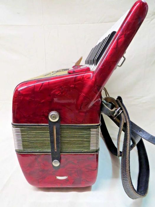 Acordeão Royal Standard à Terceira Voz com 96 Baixos - Acordeon