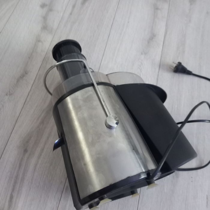 Sokowirówka CLATRONIC AE 3532.  1000W