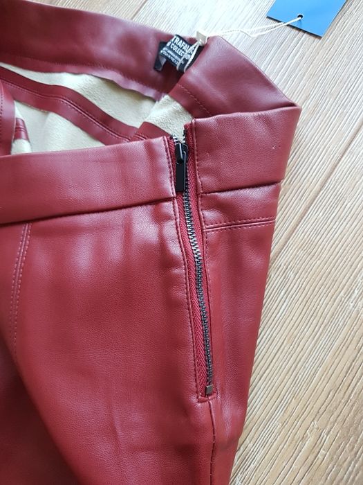 M 38 ZARA wąskie leginsy spodnie z wysokim stanem lateksowe skóra ekol