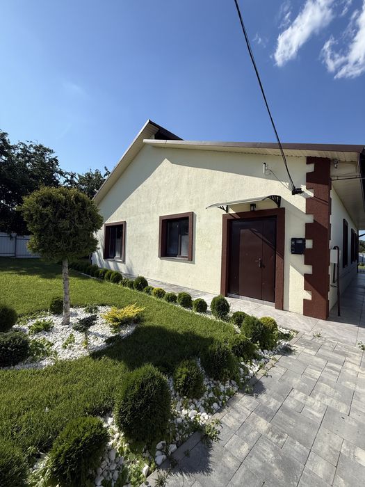 Продам Дом с гаражем(с комуникациями) 12 соток