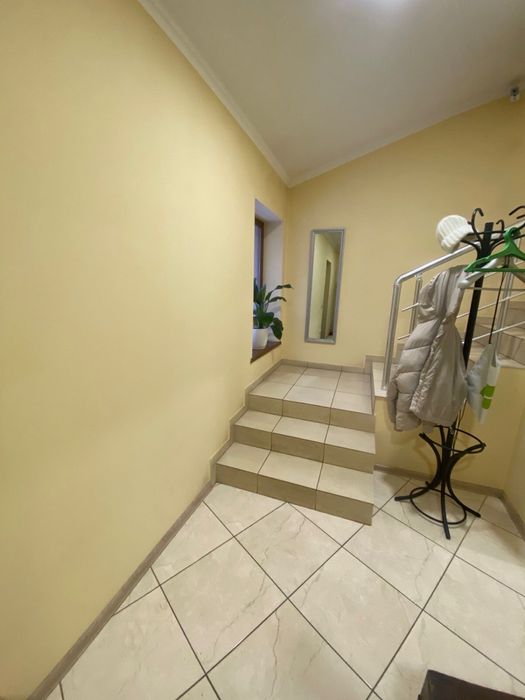 Продам комерційне приміщення в центрі