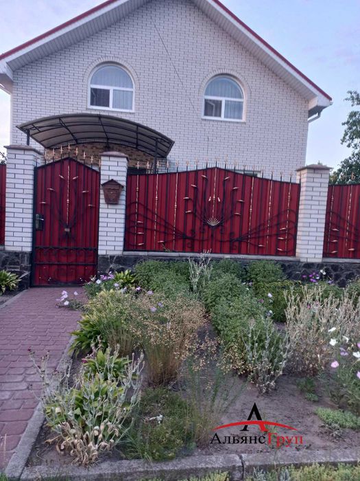 Продаж великого, сучасного будинку.