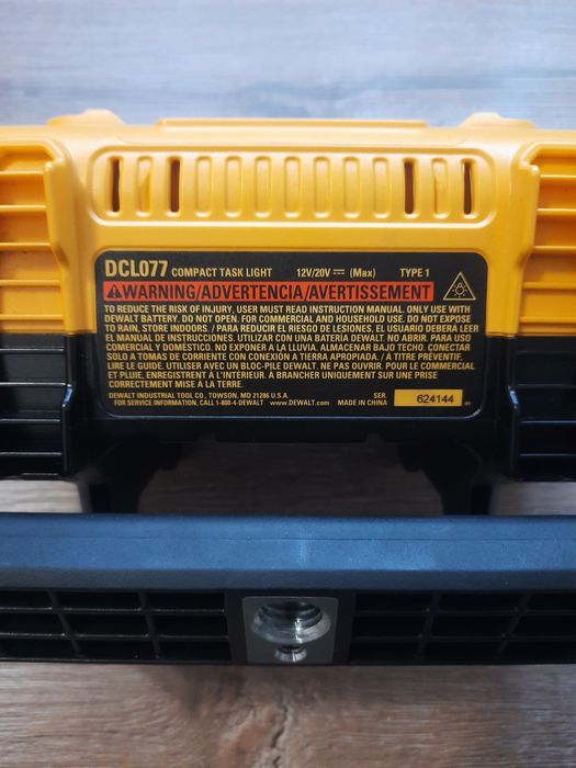 Аккумуляторный фонарь DeWALT DCL077