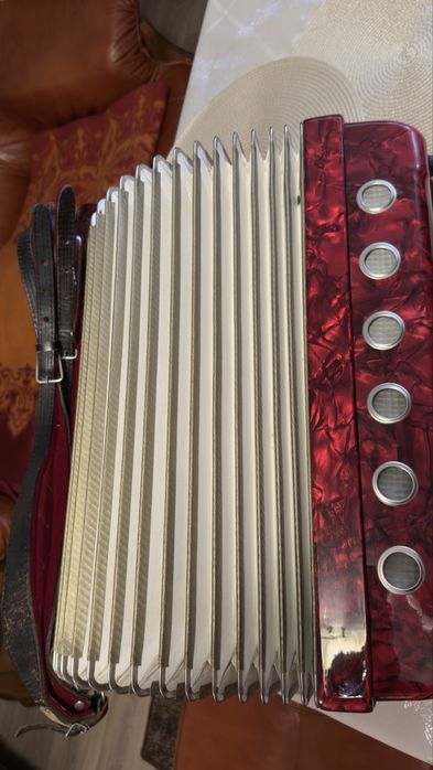 Akordeon HORCH 120 basów – 4 chóry, oryginalne MUSETTE (3 ósemki) | Stan idealny | Zamiana na 96