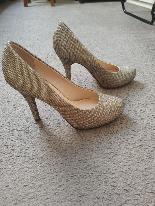 Buty na obcasie złote