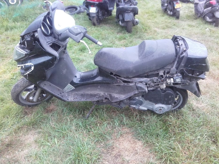 Piaggio evo 125 x 9 silnik lagi owiewka lampa koło felga tarcza części