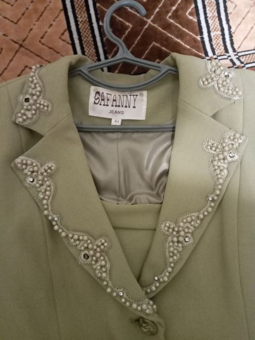 Костюм  женский.